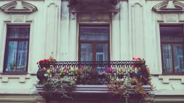 Osłona na balkon – jak wybrać idealne rozwiązanie do swojego wnętrza i stylu życia?