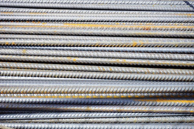 Ceny stali zbrojeniowej: aktualne informacje i porady zakupowe