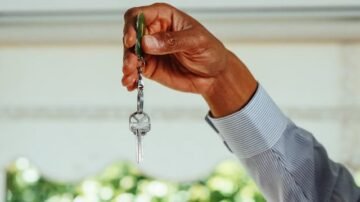 Umowa najmu mieszkania – jakie ma elementy? Wzór do pobrania