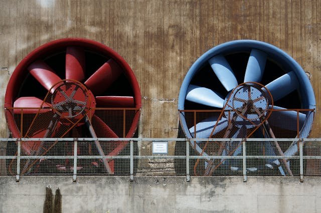 Klimatyzacja w domu i mieszkaniu – ile kosztuje komfort latem?