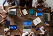 Jak zorganizować pracę i życie domowe, by cieszyć się spokojem i efektywnością?