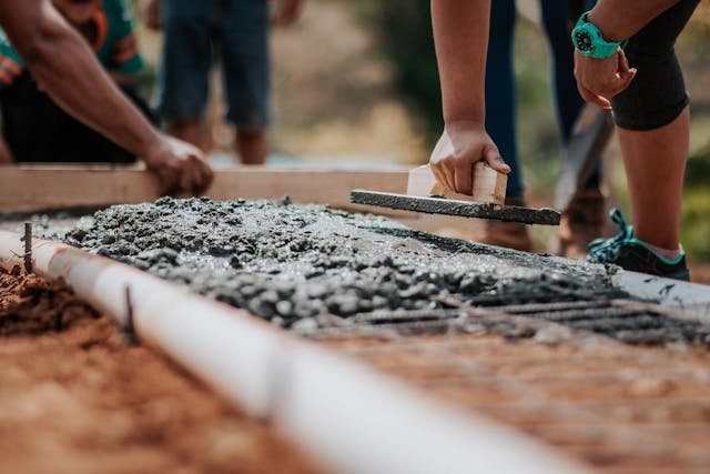 Cement – cena za tonę i worek. Ile kosztuje cement w 2025 roku?