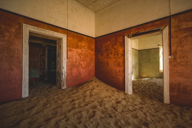 Efektowne przebudowy starych domów – nowe życie z historią w tle