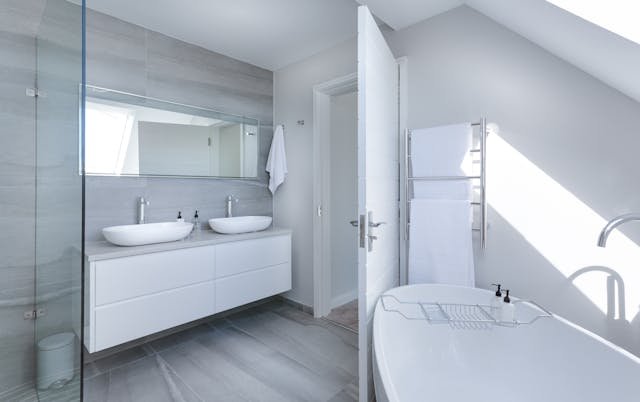 Zabudowa nad WC – estetyka i funkcjonalność w jednym