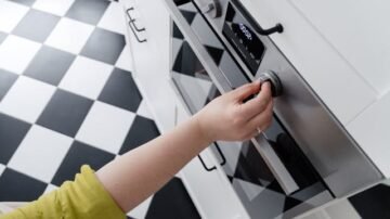 Jak wyczyścić piekarnik tabletką do zmywarki i domowymi sposobami