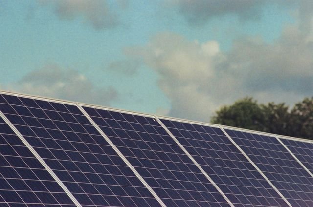 Ile kosztuje instalacja fotowoltaiczna i czy to się opłaca?
