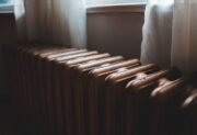 Ogrzewanie klimatyzacją – jak wykorzystać klimatyzator do ogrzewania domu?