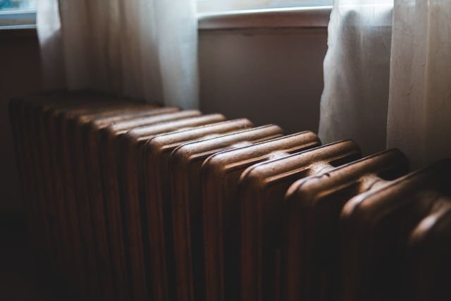 Ogrzewanie klimatyzacją – jak wykorzystać klimatyzator do ogrzewania domu?